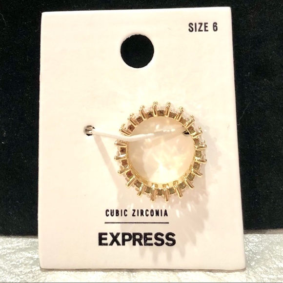 💍 EXPRESS Baguette Ring clear crystal w/gold trim size 6 NWT 🛍 - Picture 5 of 8